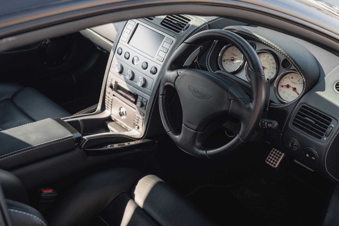 Aston Martin Vanquish V12 Vanquish S